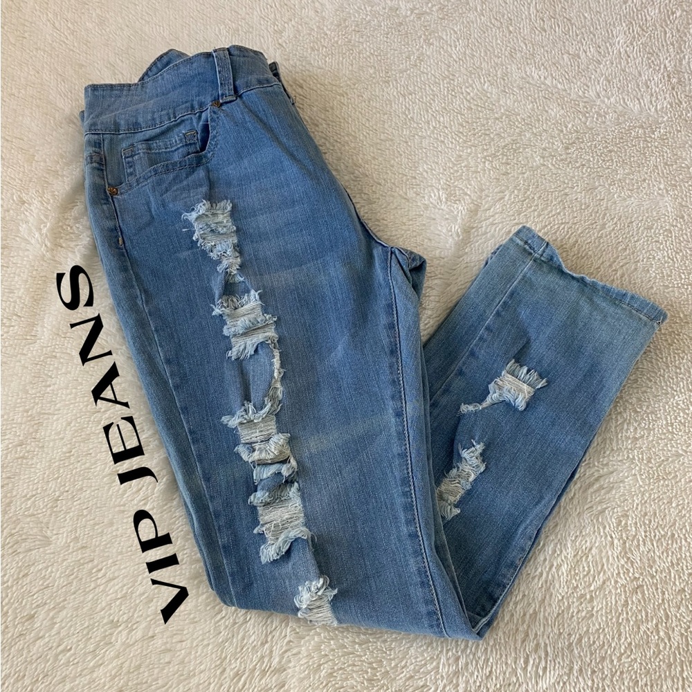 VIP JEANS Distressed, Ripped & Faded.🌼